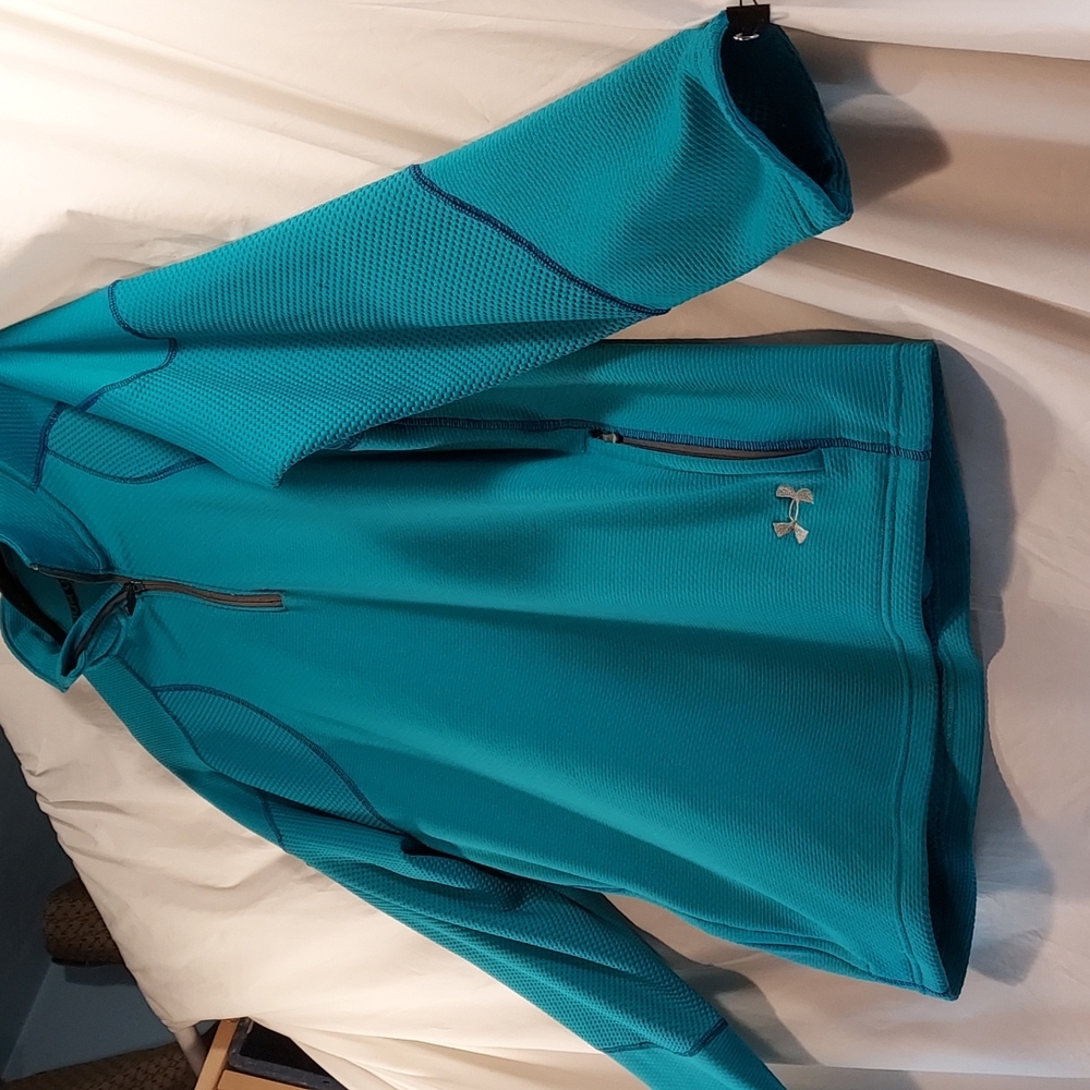 UNDER ARMOUR ATHLECTIC TOP